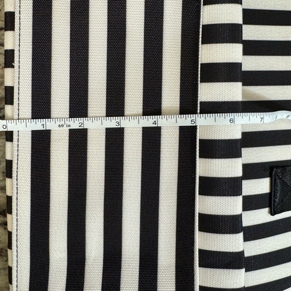 NWT ALICE & OLIVIA DUFFEL BAG - Picture 8 of 8